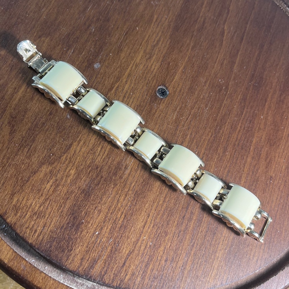 Vtg Gold Tone Cream Thermoset Link Bracelet MCM Foldover Clasp 7.25 Inch